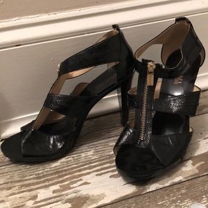 🟣Michael Kors black patent leather zip heels